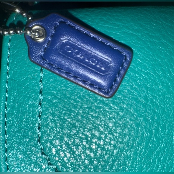▶️ COACH ◀️ PARK LEATHER LARGE FLAP WRISTLET 
SILVER/TURQUOISE - Picture 12 of 13